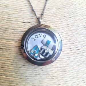 Origami Owl Love Pendant Necklace